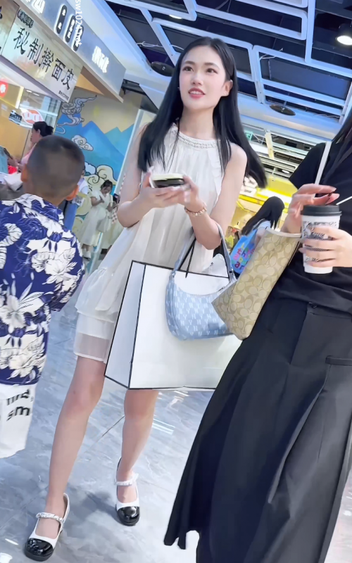 【裙底偷拍】007-长裙美女和闺蜜逛街买衣服·粉色蕾丝边内内上下通透-绿猫资源站